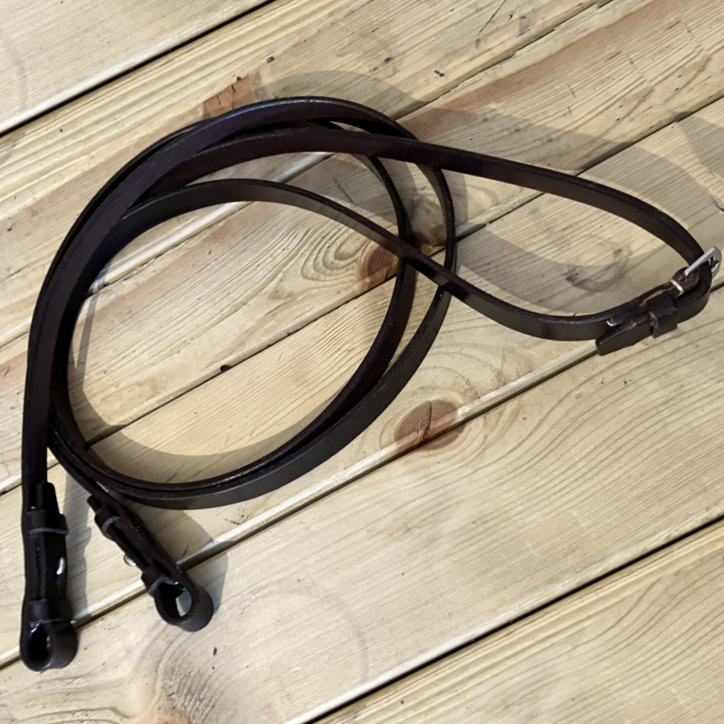 Plain Dark Havana reins.